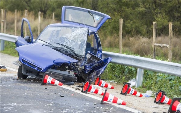 Halálos baleset történt a 21-es főúton